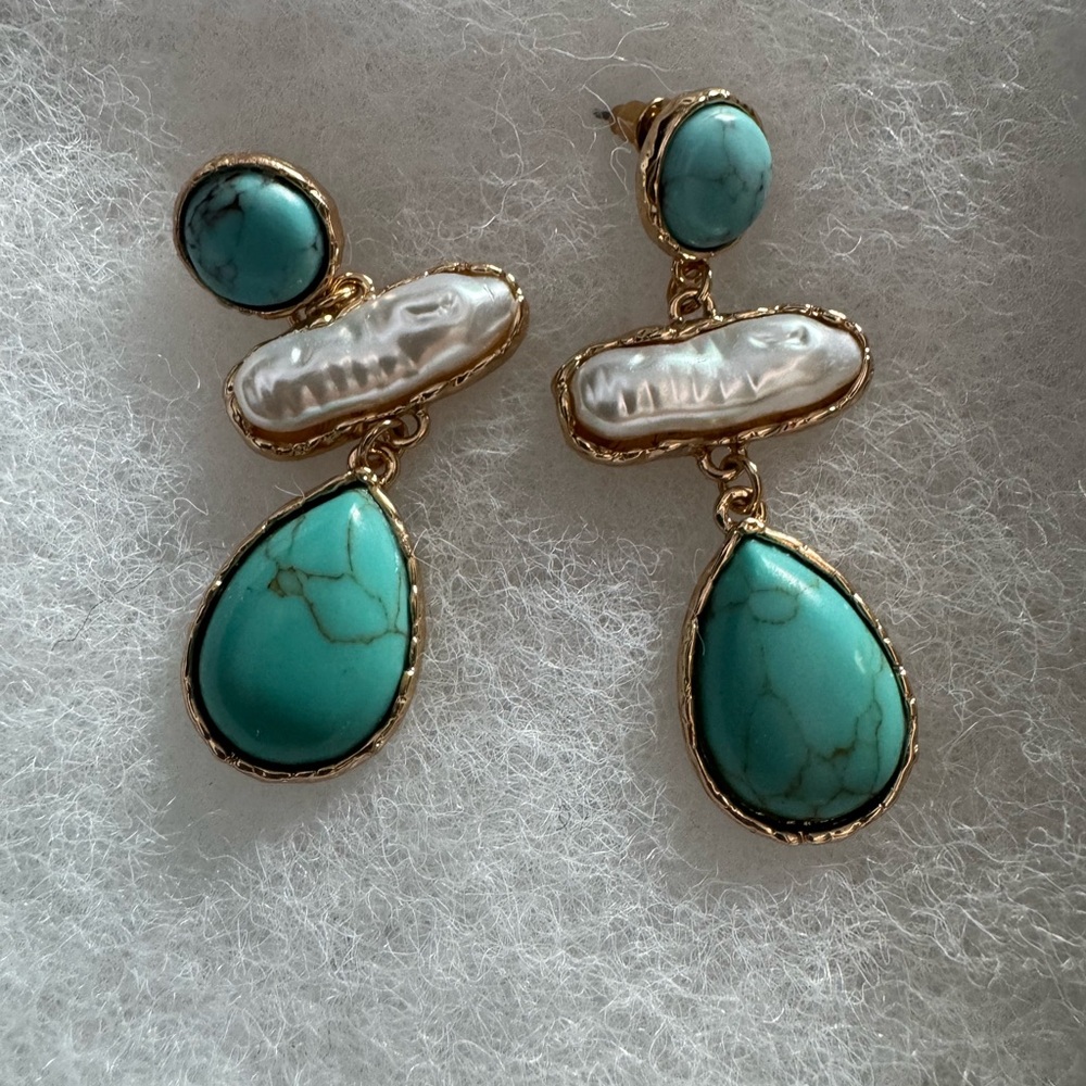 NWOT Boutique Faux Turquoise and Pearl drop earrings